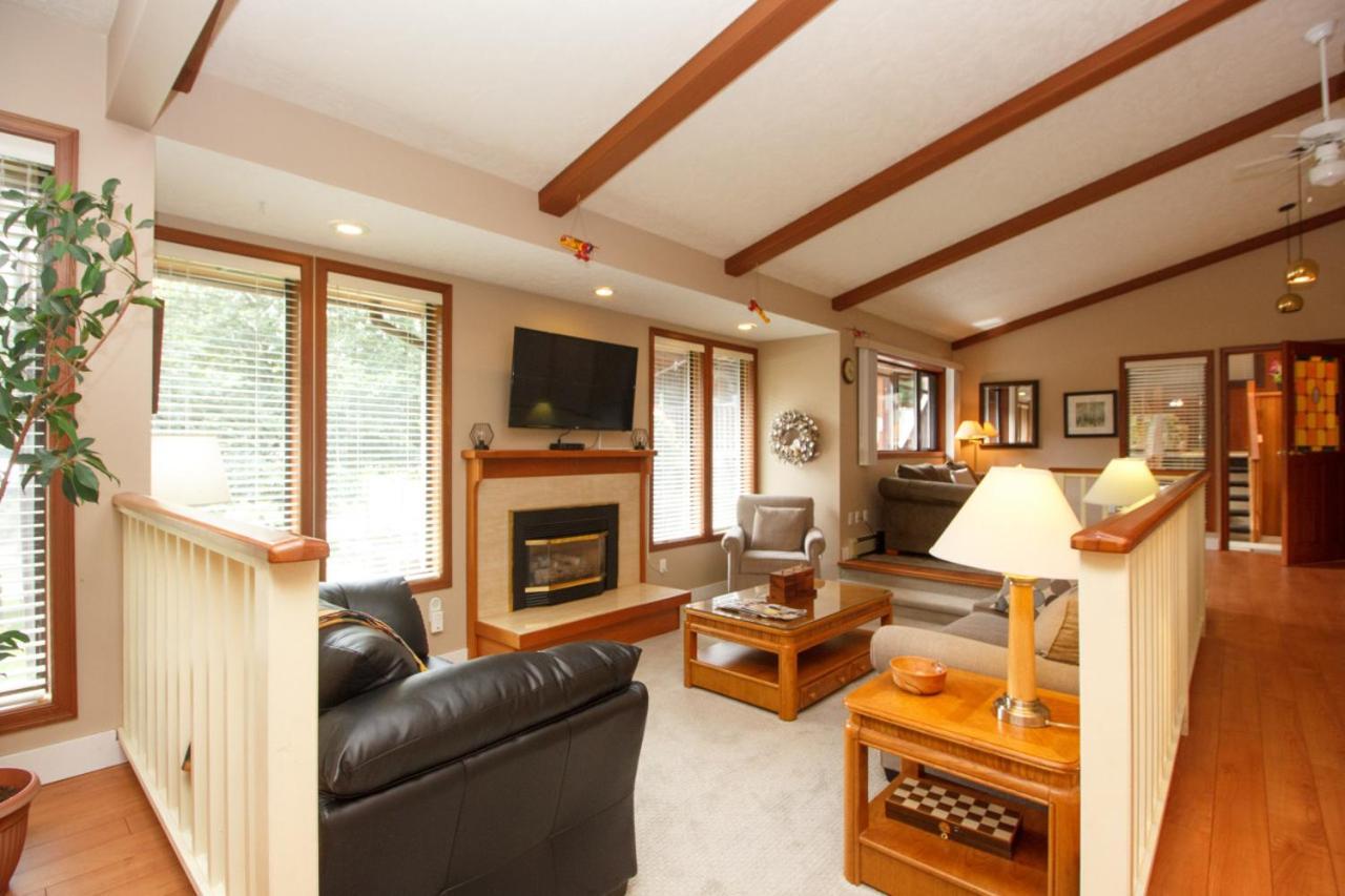 Coles Bay Vacation Retreat Βίλα North Saanich Εξωτερικό φωτογραφία