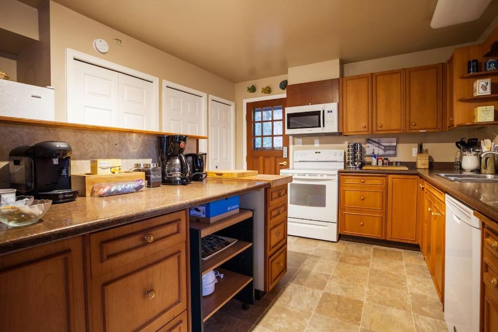 Coles Bay Vacation Retreat Βίλα North Saanich Εξωτερικό φωτογραφία