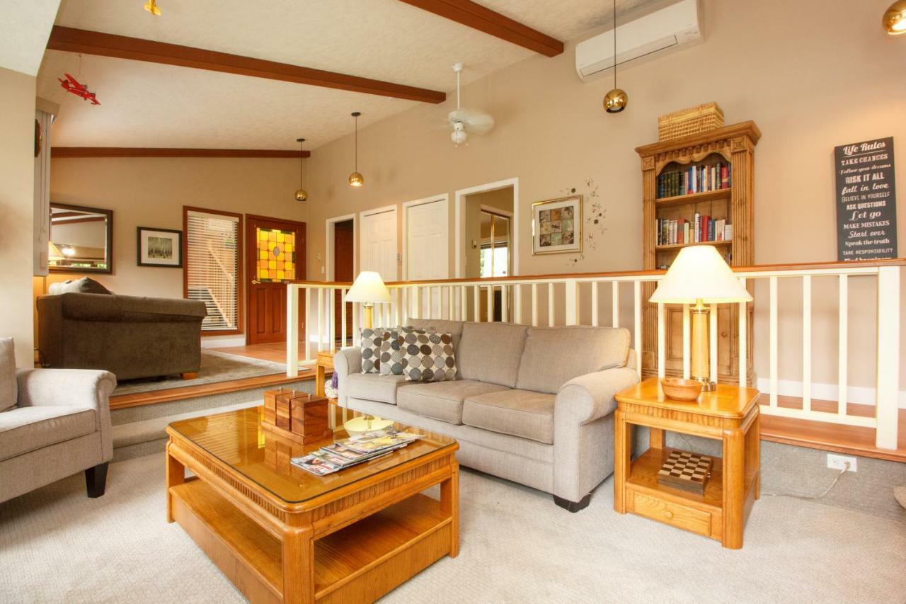 Coles Bay Vacation Retreat Βίλα North Saanich Εξωτερικό φωτογραφία